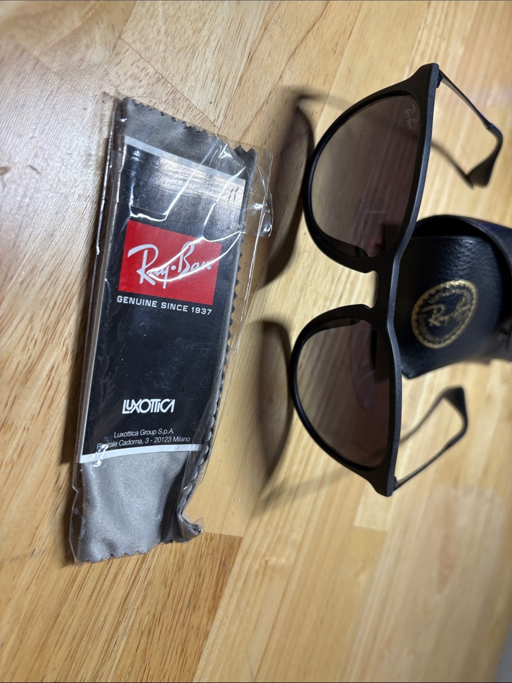 Ray-Ban Erika RB 4171 622BG 54/18 Unisex Black Frame Gradient Sunglasses Lenses